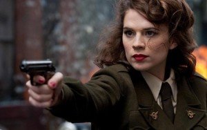 Hayley Atwell interpreta a agente Peggy Carter